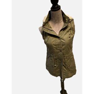 Charlotte Russe Women Faux Fur Army Green Hoodie Vest Sleeveless Size XS. New